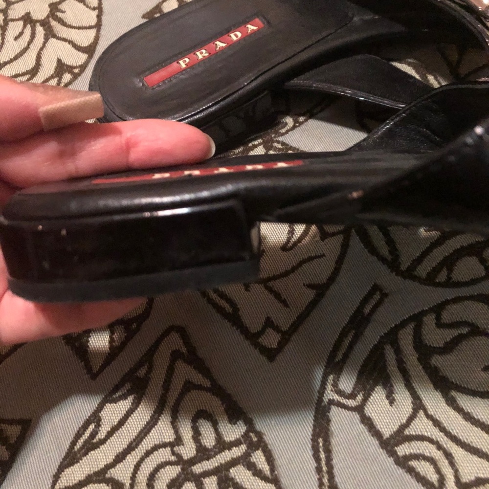 Used Woman’s Prada Leather Sandals